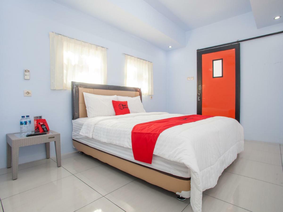 Reddoorz Near Banyuwangi Kota Train Station Hotel Exterior photo